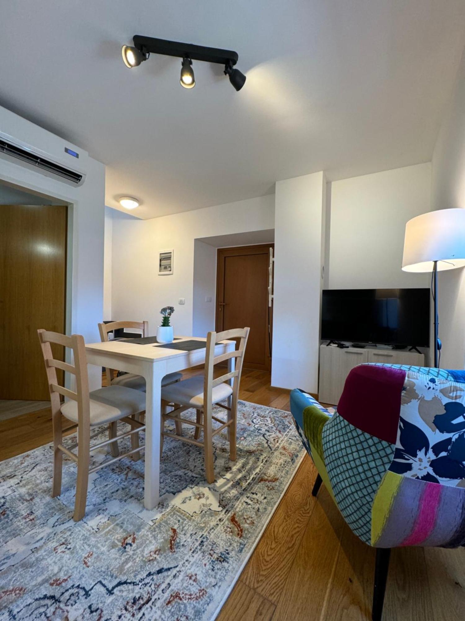 Santomas Apartments Šmarje Exteriör bild